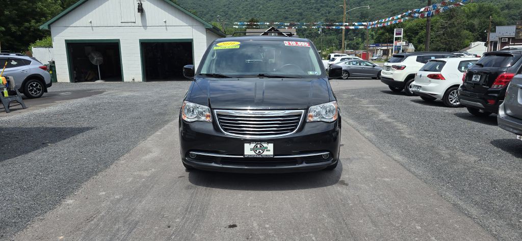 2016 Chrysler Town & Country Image 3