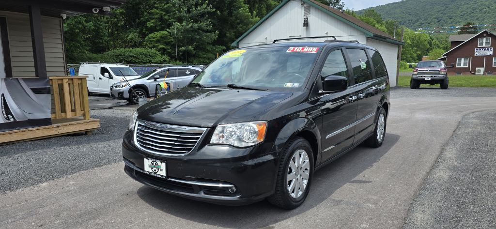 2016 Chrysler Town & Country Image 5