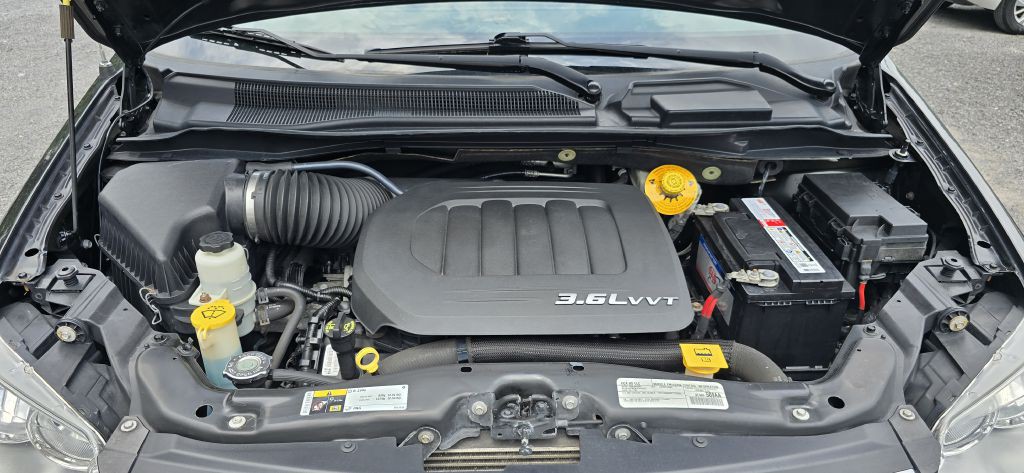2016 Chrysler Town & Country Image 7