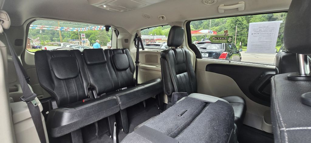 2016 Chrysler Town & Country Image 31