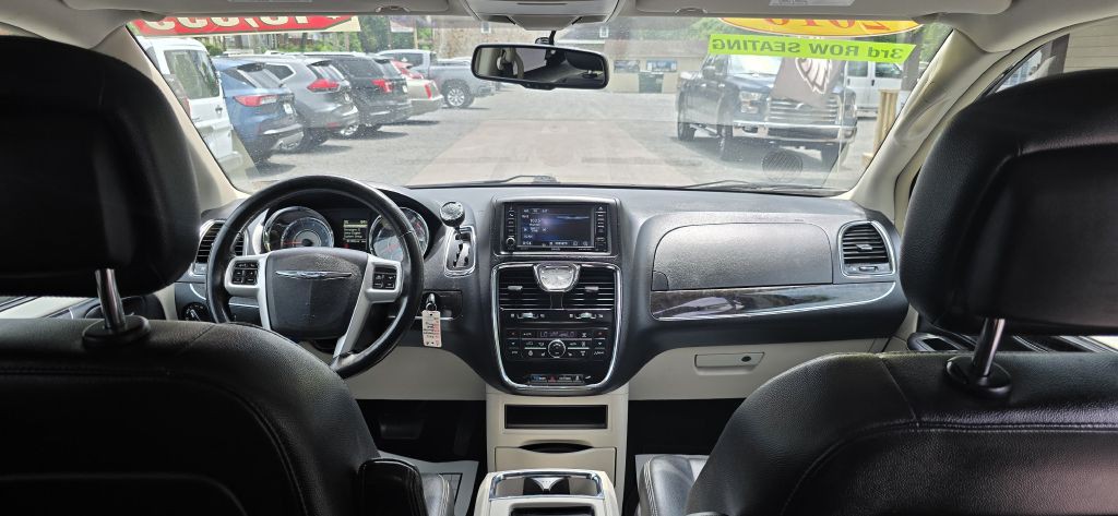 2016 Chrysler Town & Country Image 37