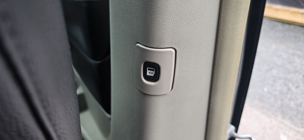 2016 Chrysler Town & Country Image 38
