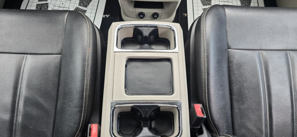 2016 Chrysler Town & Country Image 47