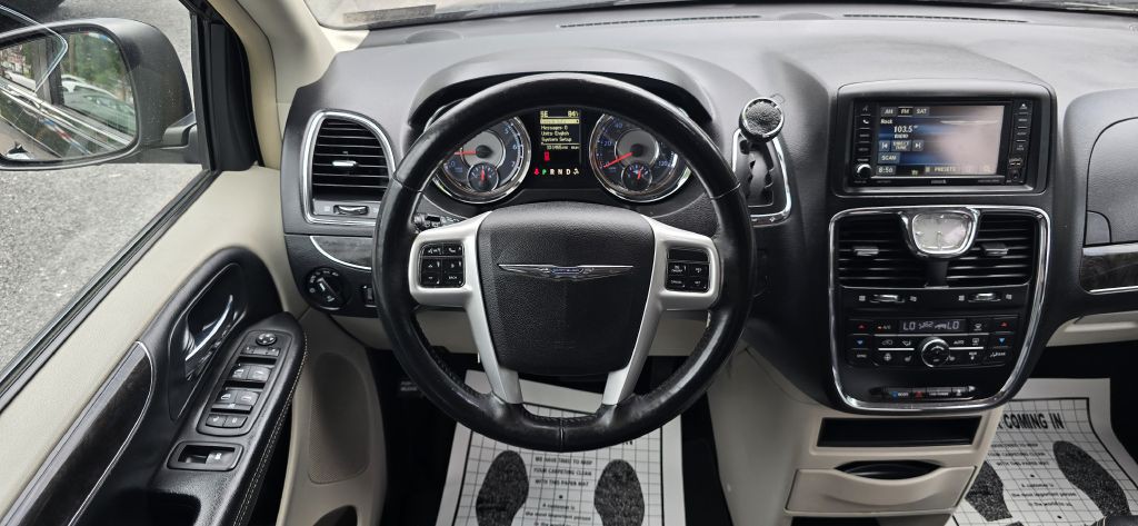 2016 Chrysler Town & Country Image 49