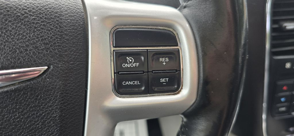 2016 Chrysler Town & Country Image 55
