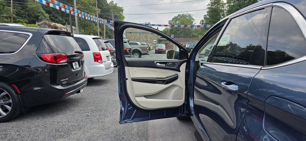 2019 Ford Edge Image 10
