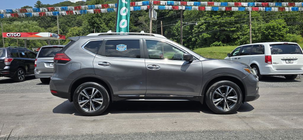 2017 Nissan Rogue Image 1