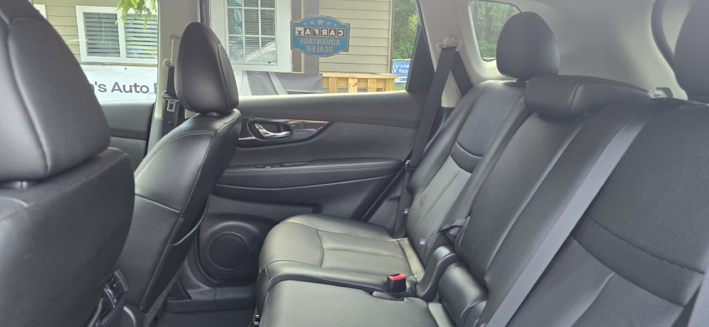 2017 Nissan Rogue Image 25