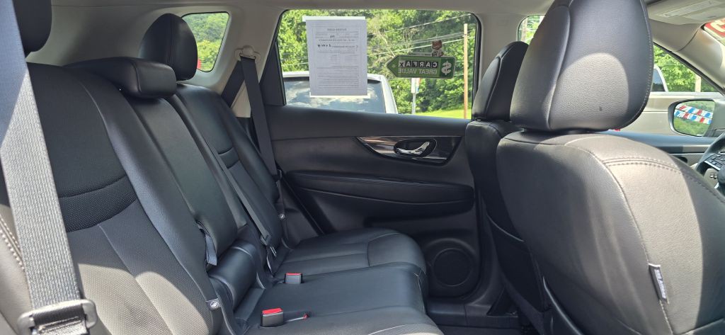 2017 Nissan Rogue Image 37