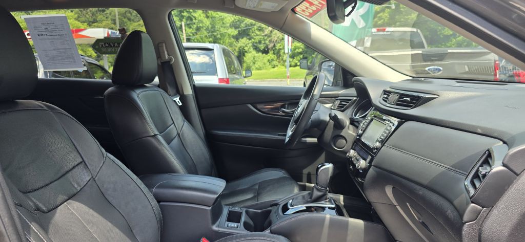 2017 Nissan Rogue Image 39