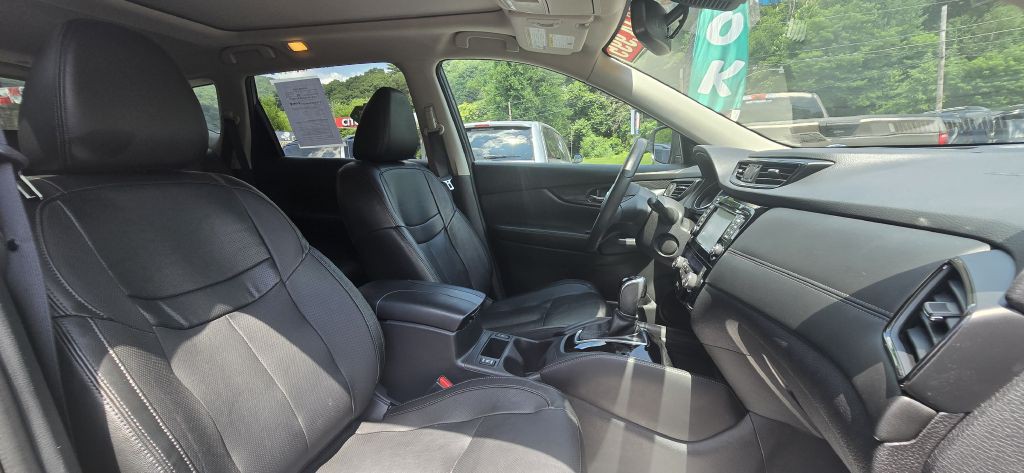 2017 Nissan Rogue Image 40