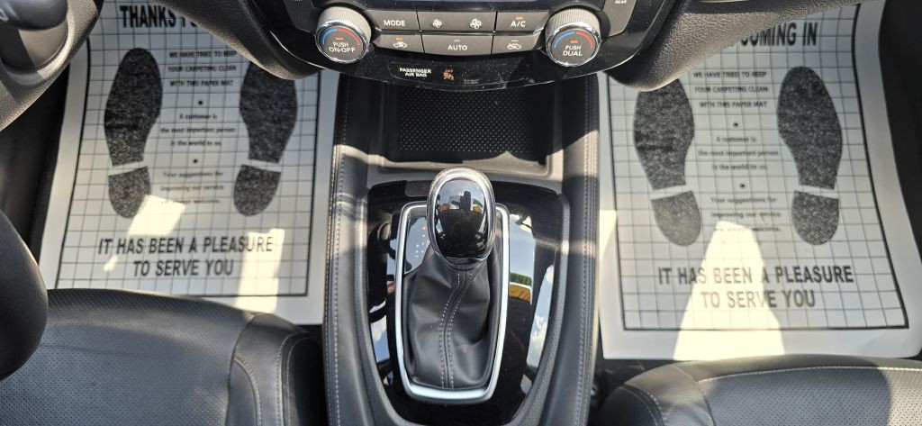 2017 Nissan Rogue Image 47