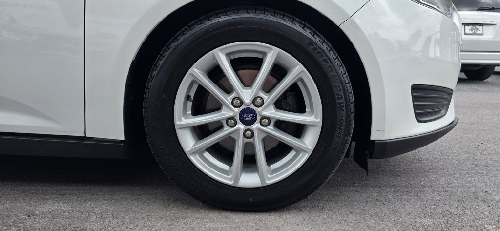 2016 Ford Focus Image 8