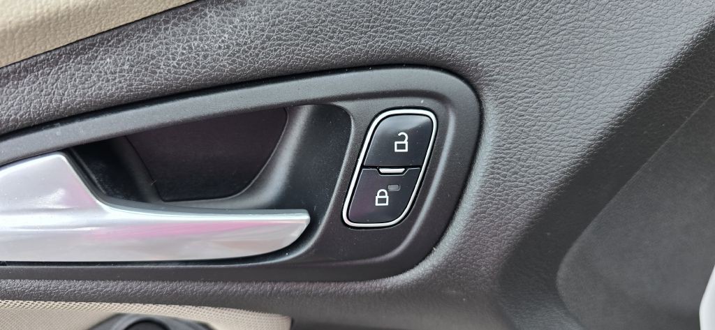 2016 Ford Focus Image 11