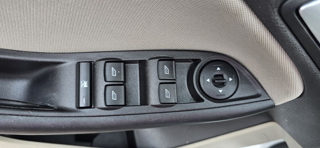 2016 Ford Focus Image 12