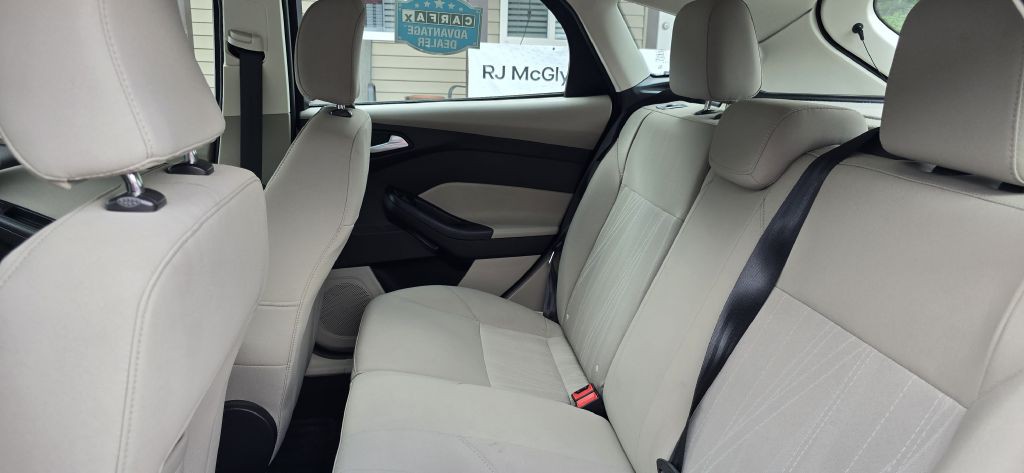 2016 Ford Focus Image 16