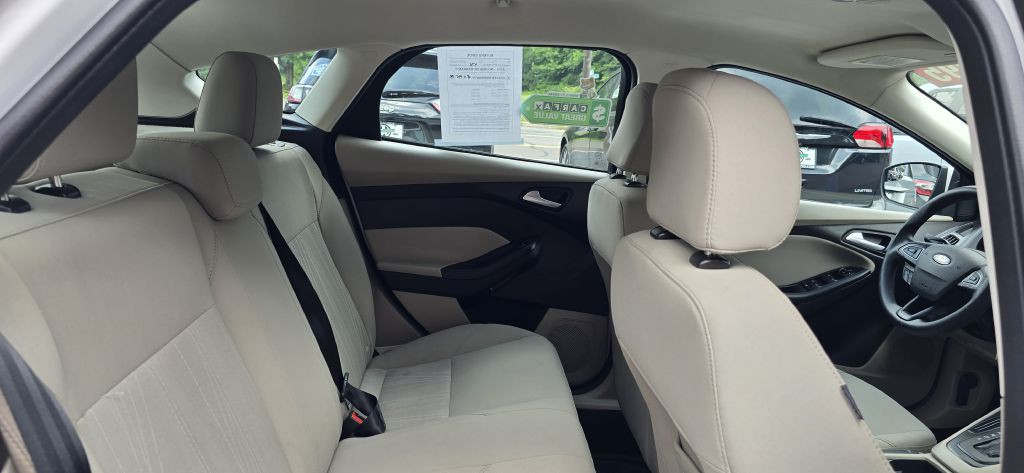 2016 Ford Focus Image 24