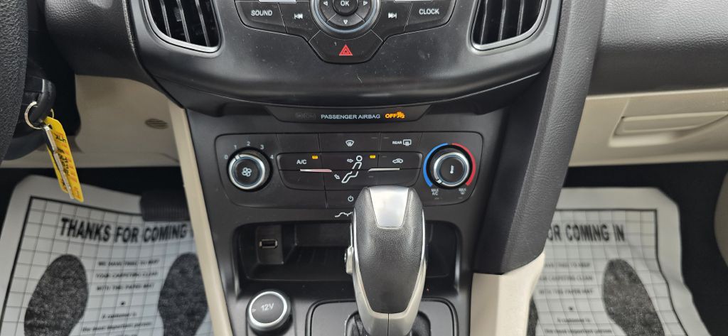 2016 Ford Focus Image 29