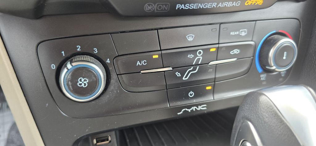 2016 Ford Focus Image 35