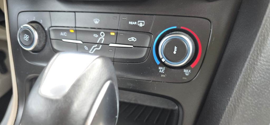 2016 Ford Focus Image 36