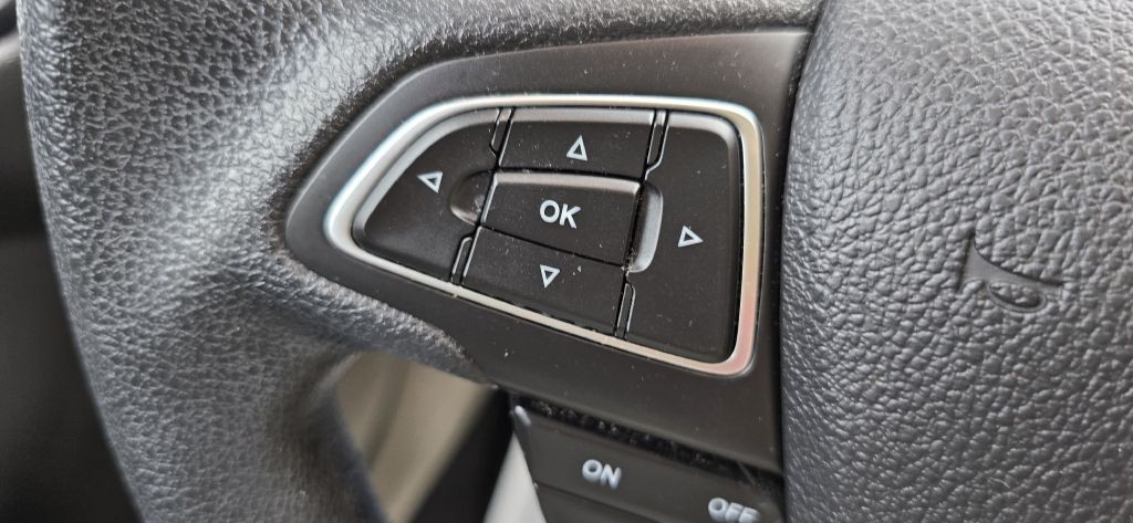 2016 Ford Focus Image 38