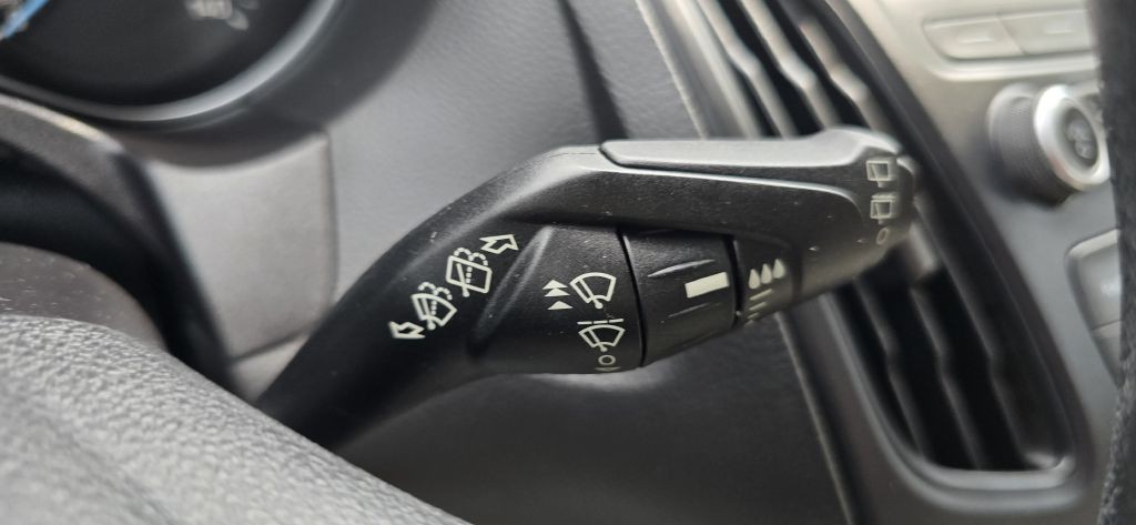 2016 Ford Focus Image 42