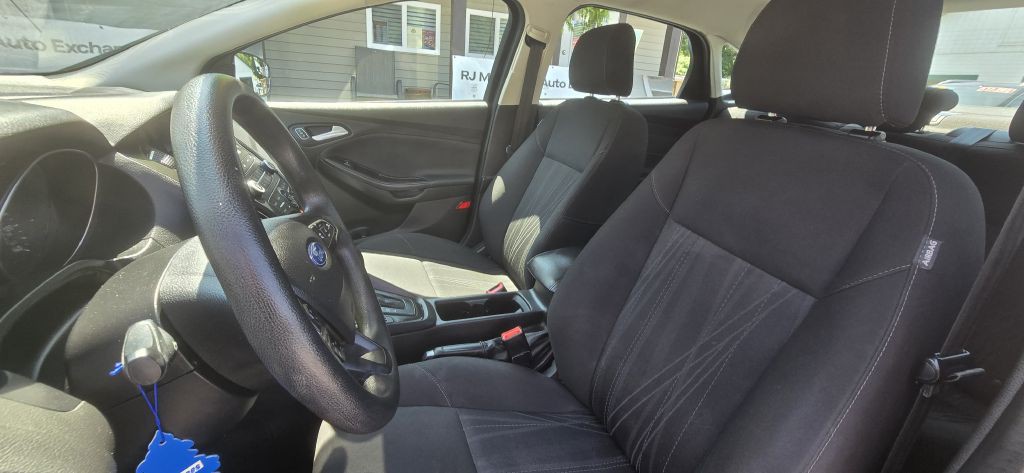2017 Ford Focus Image 11