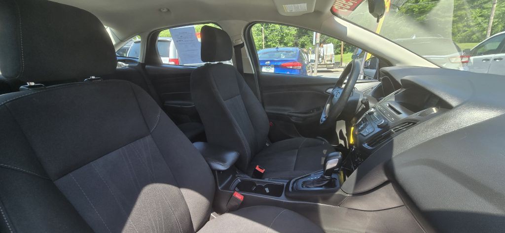 2017 Ford Focus Image 17