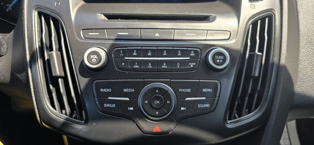 2017 Ford Focus Image 22