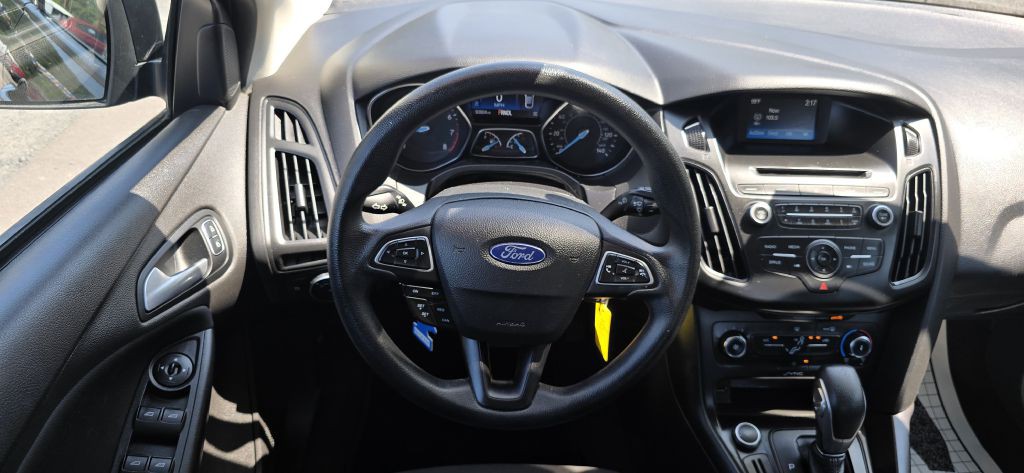 2017 Ford Focus Image 30