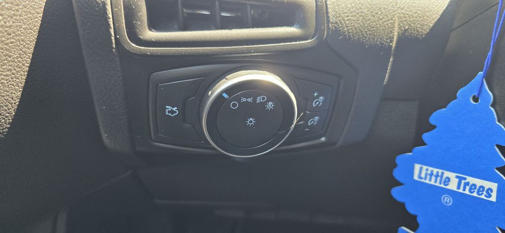 2017 Ford Focus Image 32