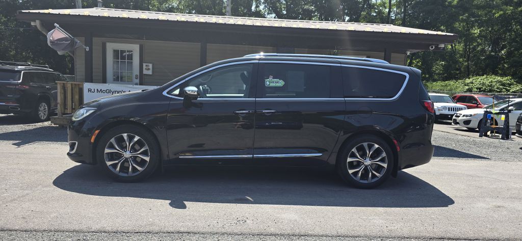 2017 Chrysler Pacifica Image 2