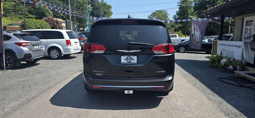 2017 Chrysler Pacifica Image 6
