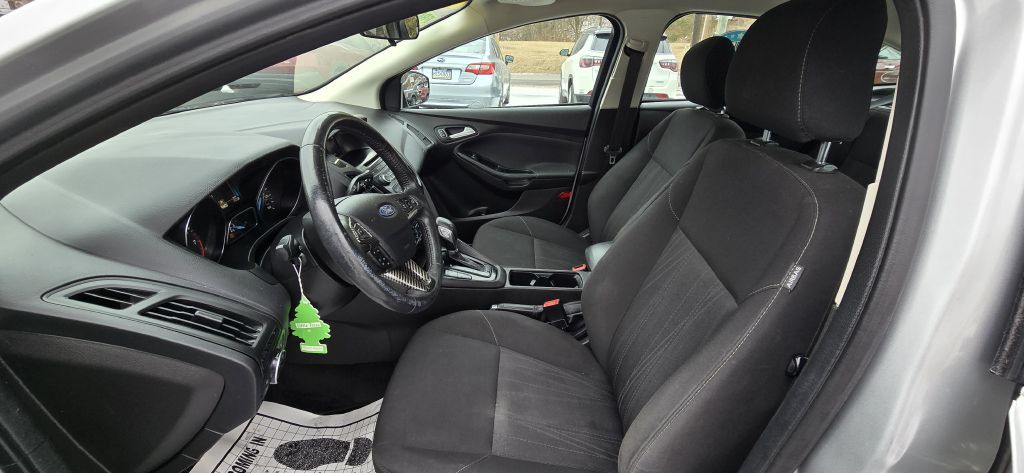 2017 Ford Focus Image 9