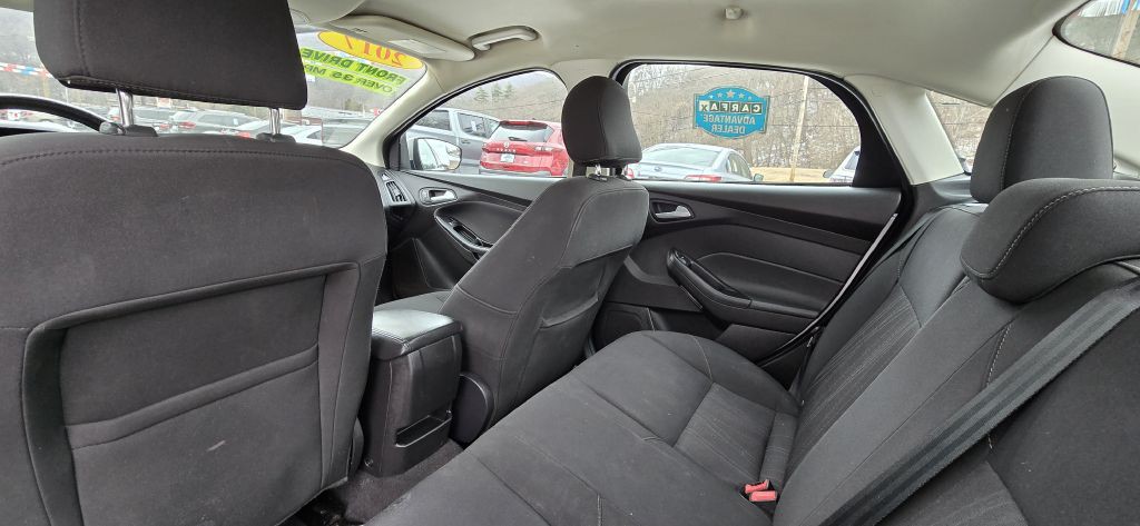 2017 Ford Focus Image 16