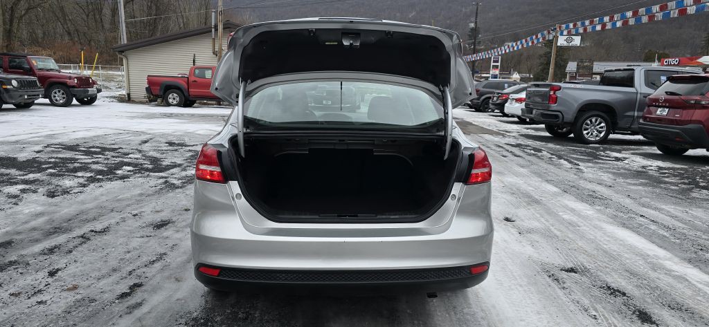 2017 Ford Focus Image 18