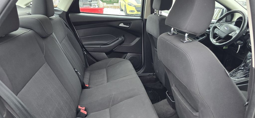2017 Ford Focus Image 21