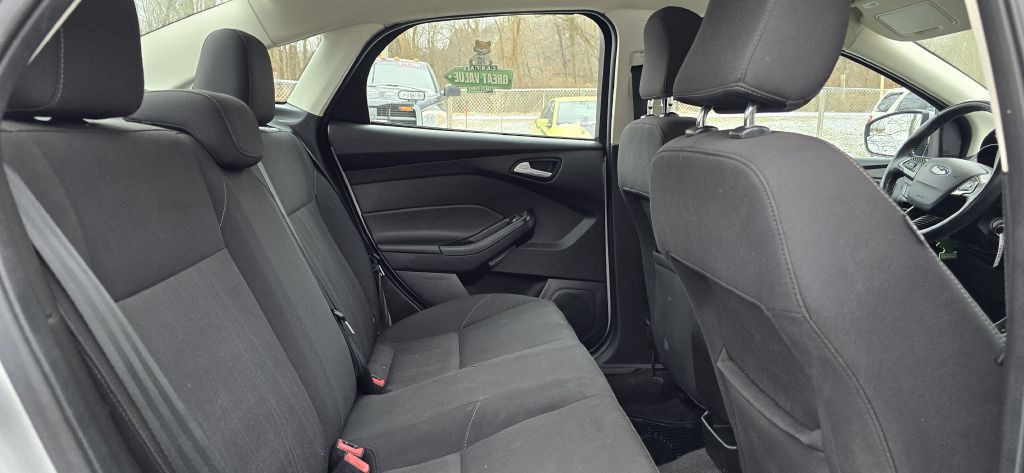 2017 Ford Focus Image 23