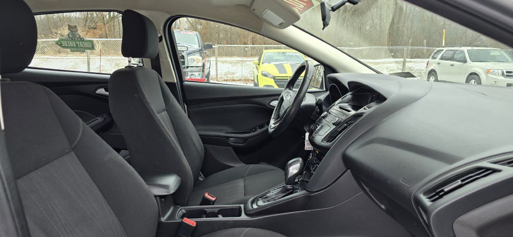 2017 Ford Focus Image 24