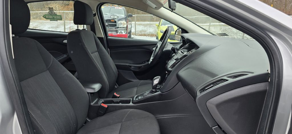 2017 Ford Focus Image 25