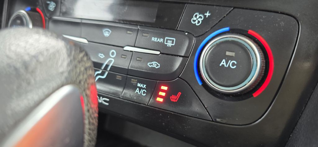2017 Ford Focus Image 34