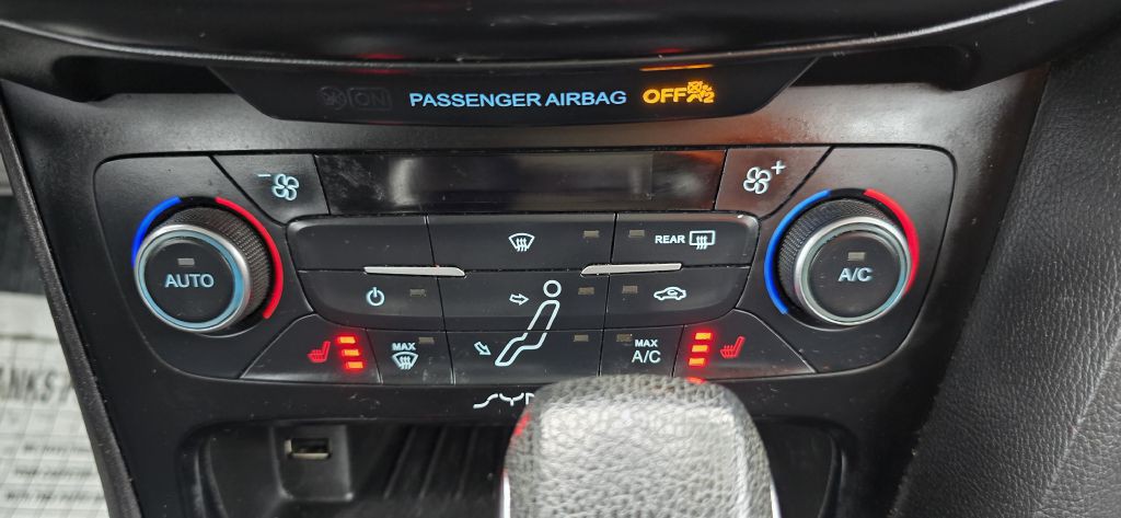 2017 Ford Focus Image 35