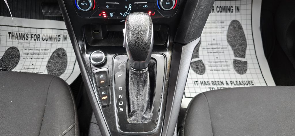 2017 Ford Focus Image 40
