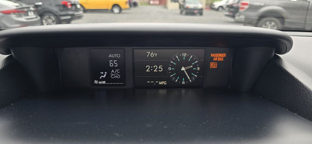 2017 Subaru Forester Image 32