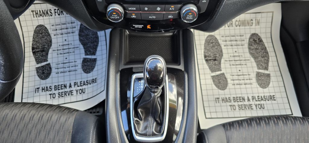2019 Nissan Rogue Image 40