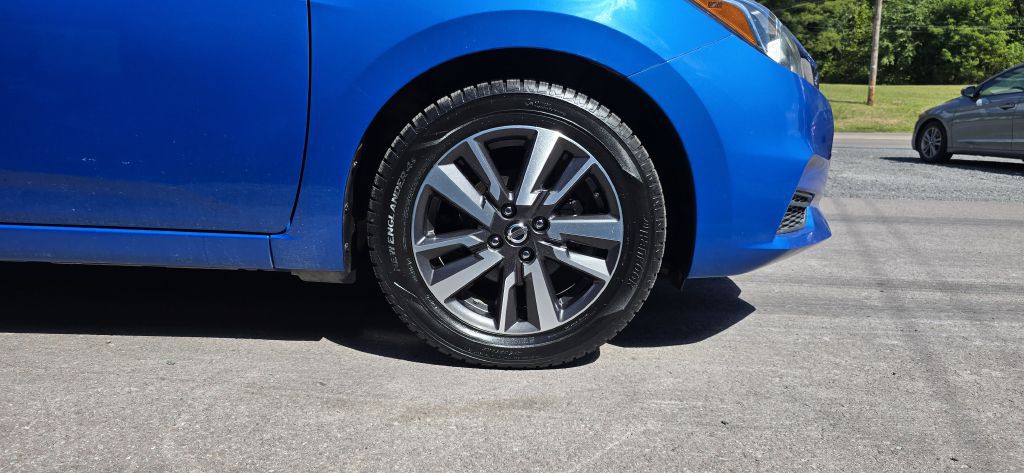 2021 Nissan Versa Image 8