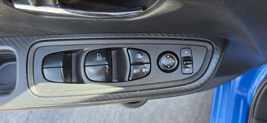 2021 Nissan Versa Image 11