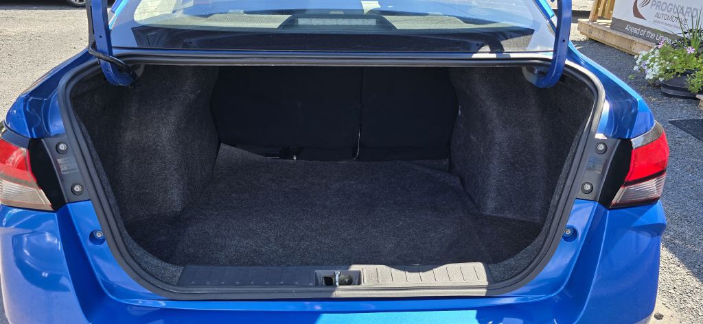 2021 Nissan Versa Image 15
