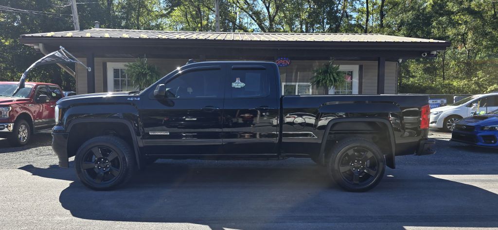 2018 GMC Sierra Image 2