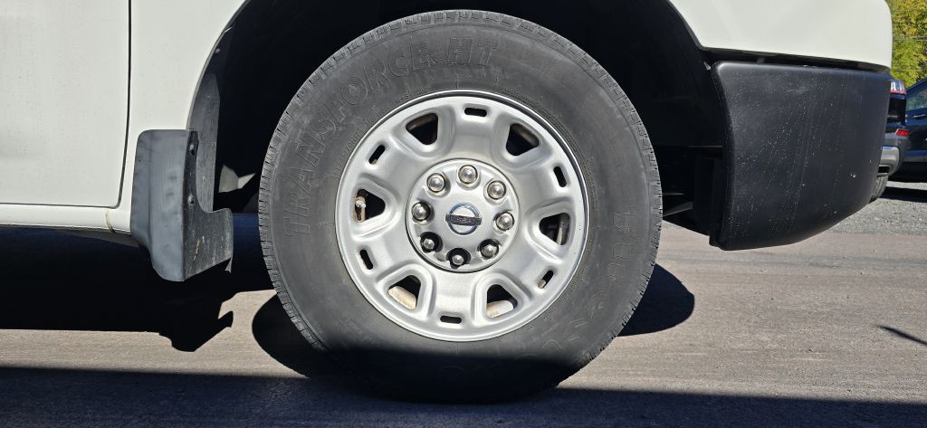 2017 Nissan NV Image 9